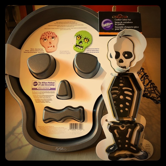 Wilton Other - Wilton Skull Baking:cake pan/cookie cutters 💀
